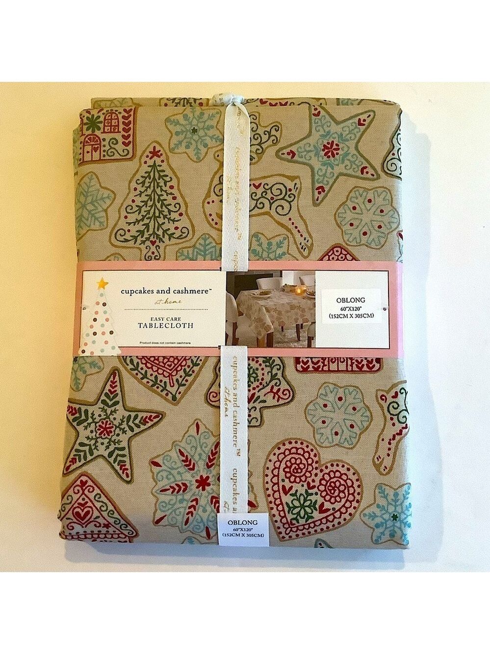 Cupcakes & Cashmere Gingerbread Cookie Christmas Tablecloth New
